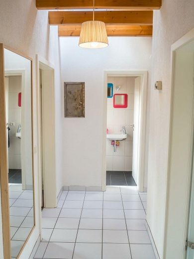 Ampio, luminoso e modernizzato appartamento di 4 locali all’ultimo piano con aria condizionata – Foto 6