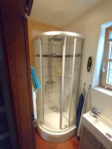 Per famiglie, casa unifamiliare indipendente a Eckental Brand da privato – Gäste WC Dusche