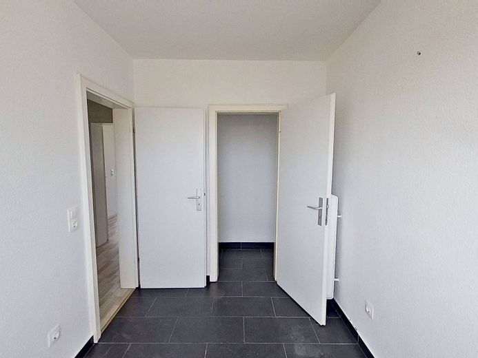 Gut geschnittene 1-Zimmer-Wohnung mit Balkon und Tageslichtbad – Ansicht II: Küche mit Abstell…