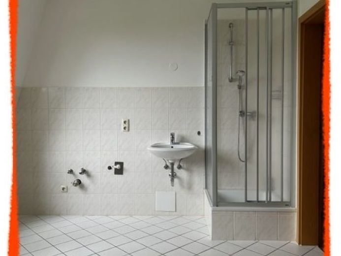 2-Zimmer-Dachwohnung mit Dusche in Küche +++ Einzug sofort möglich +++ preiswert zu vermieten! – Foto 1