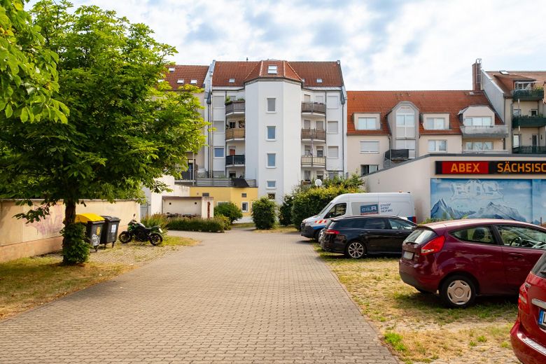 Stellplatz hinter dem Haus