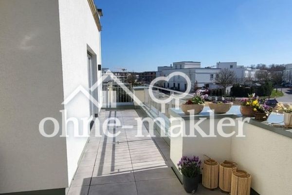 Villa bölgesinde geniş balkonlu, ışık alan 4 odalı daire