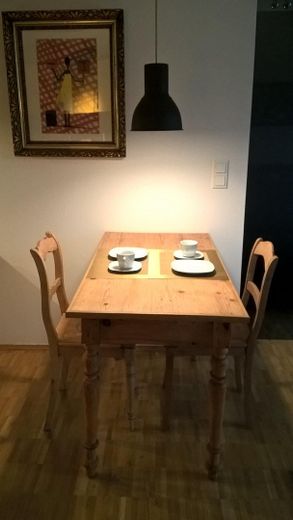 Traumwohnung, Leipzig-Gohlis, - möbliert, FREI AB 15. AUGUST 2026 – Tisch, antik