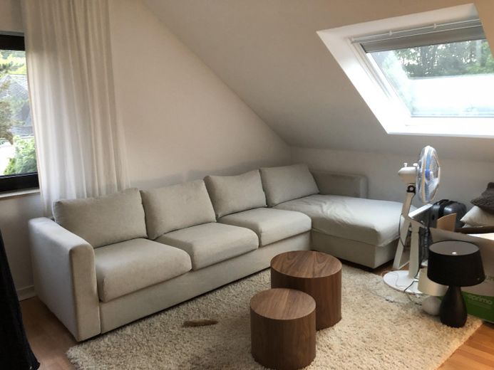 Beaucoup d’espace pour vos projets et rêves, spacieuse maison individuelle avec appartement indépendant à Cologne-Hahnwald – Wohnzimmer Einliegerwohnung