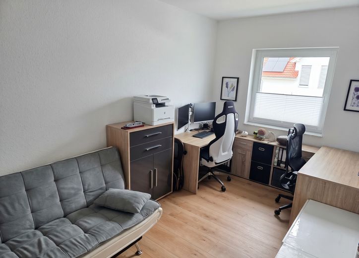Moderne 4-Zimmer-OG-Wohnung mit PV, Wärmepumpe & Smart Home – Arbeits-Kinderzimmer