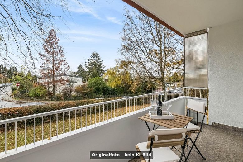 Appartamento di 2,5 locali pronto per essere abitato dopo la ristrutturazione - senza provvigione (foto originali) – Balkon