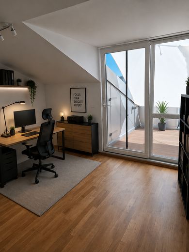 schöne lichtdurchflutete Dachterrassenwohnung in Germering, 3 Zi – provisionsfrei – Büro/Kinderzimmer