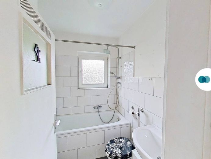 ** Helle 2-Zimmer-Wohnung mit ruhiger und dennoch zentraler Lage ** – Ansicht I: Badezimmer
