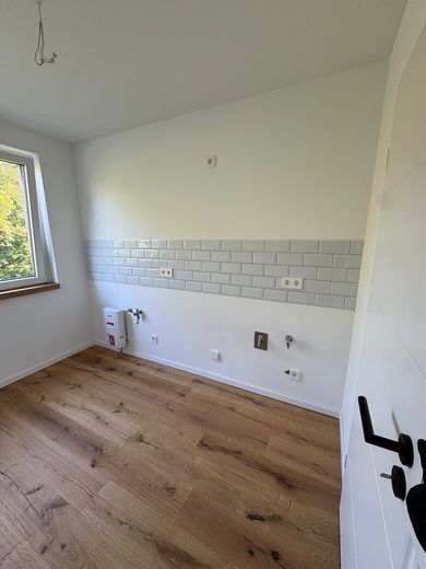 Appartement lumineux de 3 pièces – entièrement rénové & avec balcon – Küche