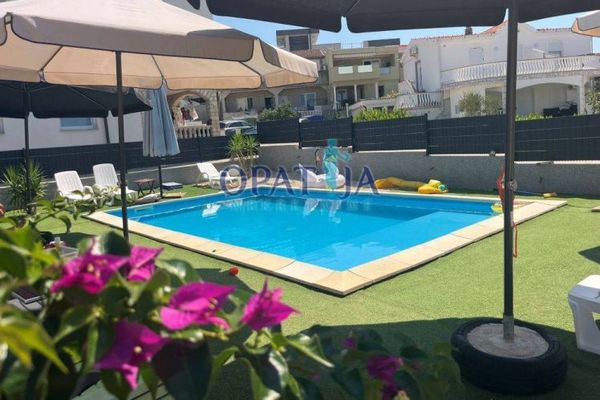 Vir – 50 m zum Meer | Haus mit 7 Apartments I Pool
