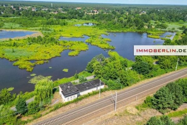 IMMOBERLIN.DE - Wasserblick! Ehemaliges Stellwerk mit Sanierungspotenzial in naturschöner Lage