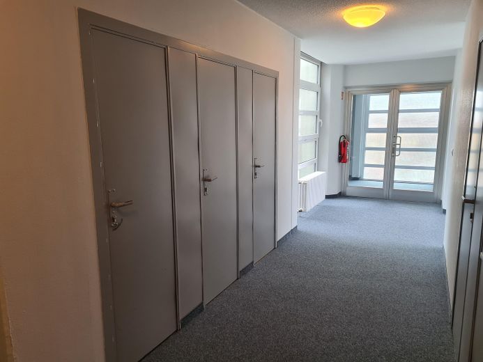 Hausflur mit Abstllräumen