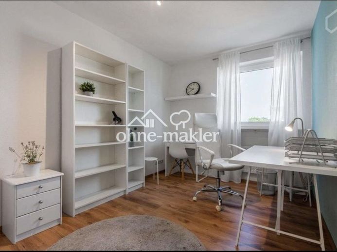 WG formation: Furnished rooms in a 3-person shared flat in a prime location – Frankfurt Niederrad – Photo 1
