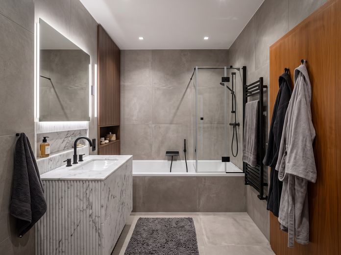 Charmante 3-Zimmer-Wohnung mit großzügigem Balkon im Mauritius Viertel, Köln – Badezimmer KI