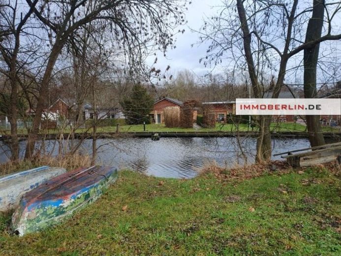 IMMOBERLIN.DE - Doskonała działka budowlana z dostępem do wody w malowniczej lokalizacji – Zdjęcie 1