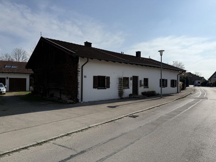 charmant rustig 1-kamerappartement in Mühldorf-Mößling – Ansicht Haus von Straße