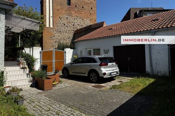 IMMOBERLIN.DE - Very charming apartment with outbuilding in a family-friendly location