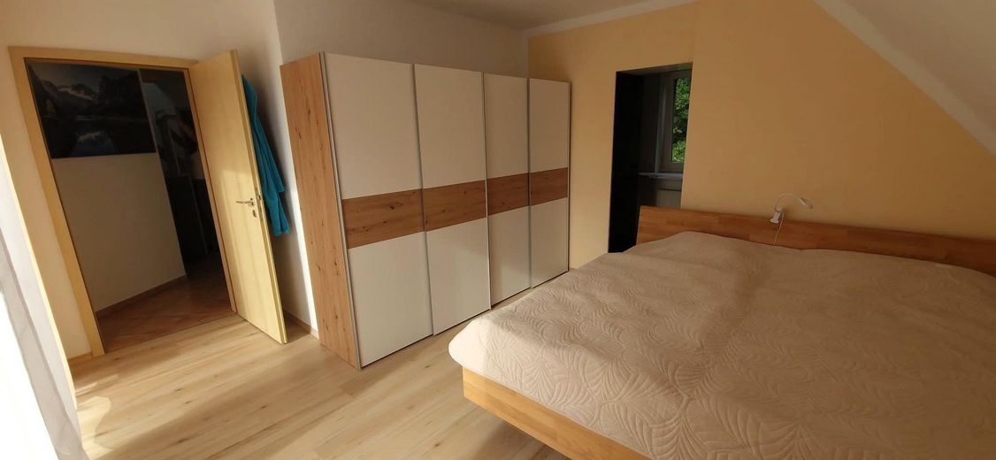 Light-filled 6.5-room apartment – Elternschlafzimmer