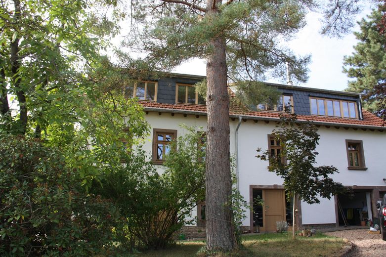 Büyük bahçeli ve ayrı girişli daireli A Plus enerji kimlik belgeli kır evi – Front