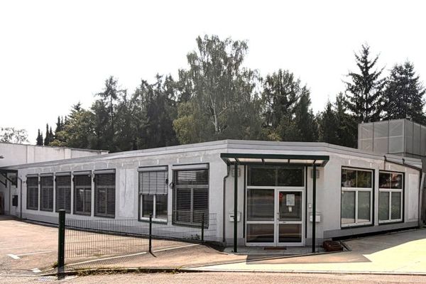 418 m² office, practice with parking spaces in a central location in Gera for rent