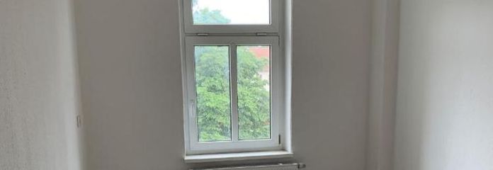 2 Raum Wohnung in ruhiger Lage 2. OG links mit Balkon und sehr großer Küche