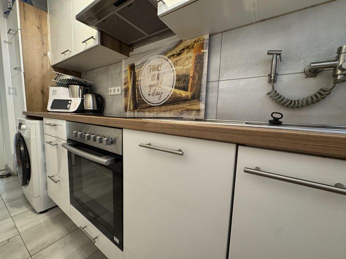 Kernsanierte 1-Zimmer-Wohnung mit Balkon, 47 m², 2. OG in Frankenthal – Küche