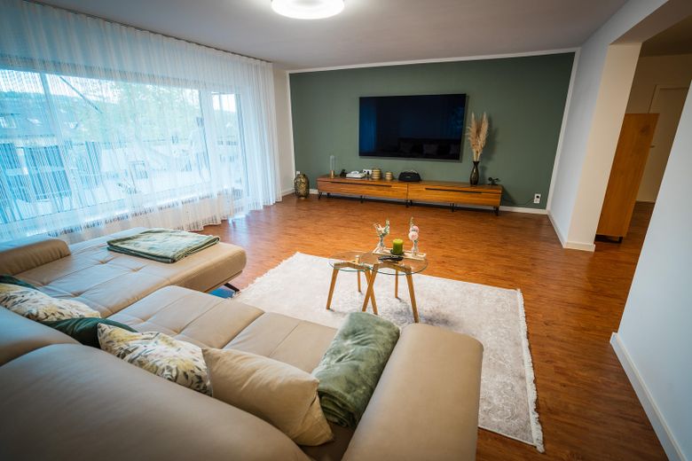 Appartement de 5 pièces de 172 m² sur un seul niveau – spacieux et adapté aux personnes âgées – Wohnzimmer