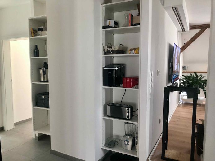 Loft moderne de 3,5 pièces avec loggia – Diele