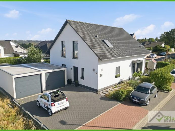 + 5PLUS + MODERN. VIELSEITIG. NATURNAH: FREISTEHENDES WOHNGLÜCK MIT EINLIEGERWOHNUNG IN VOSSENACK + – फोटो 1