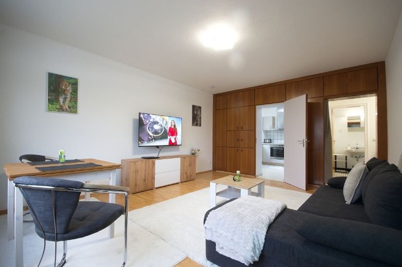 Helle Wohnung mit Balkon nahe der A52 mit Parkplatz und Waschmaschine. Ideal für Pendler. – 3ce2102cb42a74f05abb22cb6a1fb1d38c5ec9c7.jpg