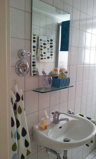 ** Möbl. Apartment in WI-Nordenstadt inkl. Wäscheservice - einfach einziehen - Komplettmiete – Bad