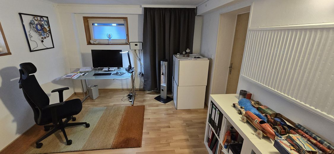 Arbeitszimmer im Keller