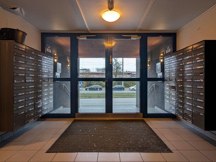Clever investieren oder selbst einziehen – attraktives Studio-Apartment zum Kauf – Hauseingang 