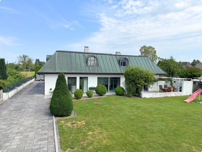 Villa esclusiva progettata da un architetto con vista libera sui prati dell’Ilmenau – Vorderansicht