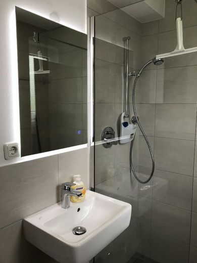 Ideal für Pendler: *vollmöblierte 1-Zimmer NR, Komfort-Wohnung, keine Tiere, WLAN – फोटो 1
