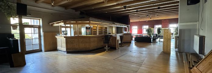 Gastraum mit Bar