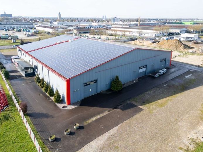 zu verkaufen : Freitragende Halle (2.500 m²), PV-Anlage optional-sehr großes Grundstück (17.000 m²) – Foto 1