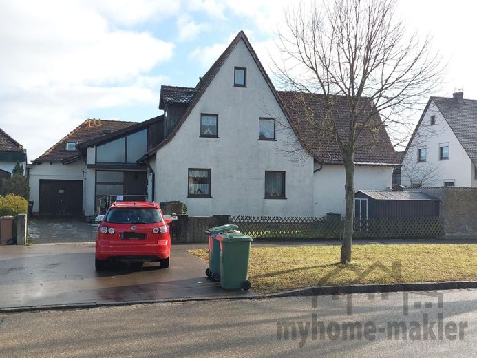 Hier stecken viele Optionen für Sie drin - Doppelhaushälfte mit Garten und Erweiterungsmöglichkeiten – Hausansicht Westen