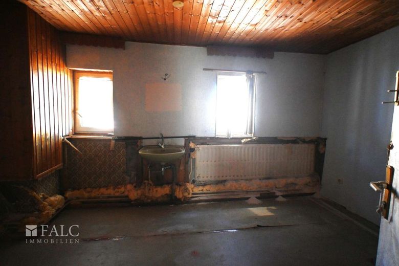 Ein komplettes Haus für Ihre Kapitalanlage oder Beruf !! – OG-Badezimmer