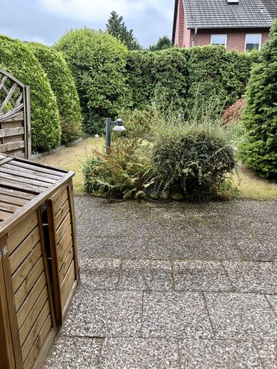 Casa a schiera di testa tranquilla e centrale a Norderstedt vicino ad Amburgo – Garten von der Terrasse