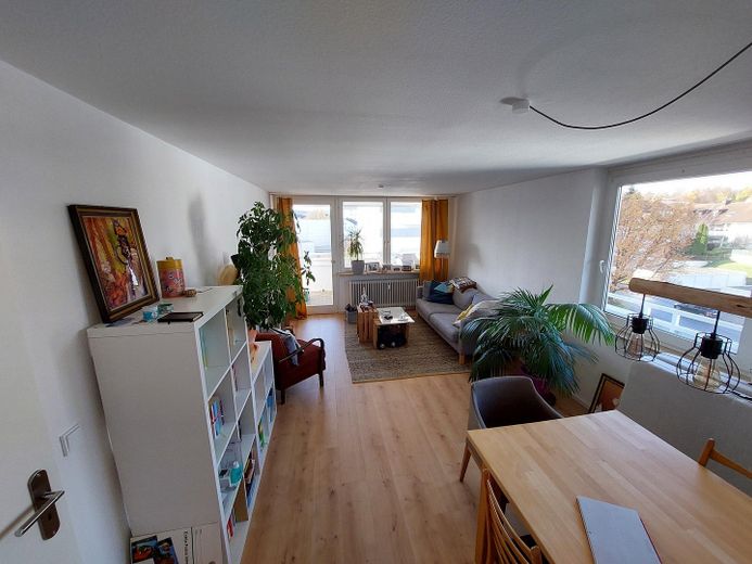 Großzügige 2,5-Zimmer Wohnung mit Einbauküche zentral in Kempten – Wohnzimmer