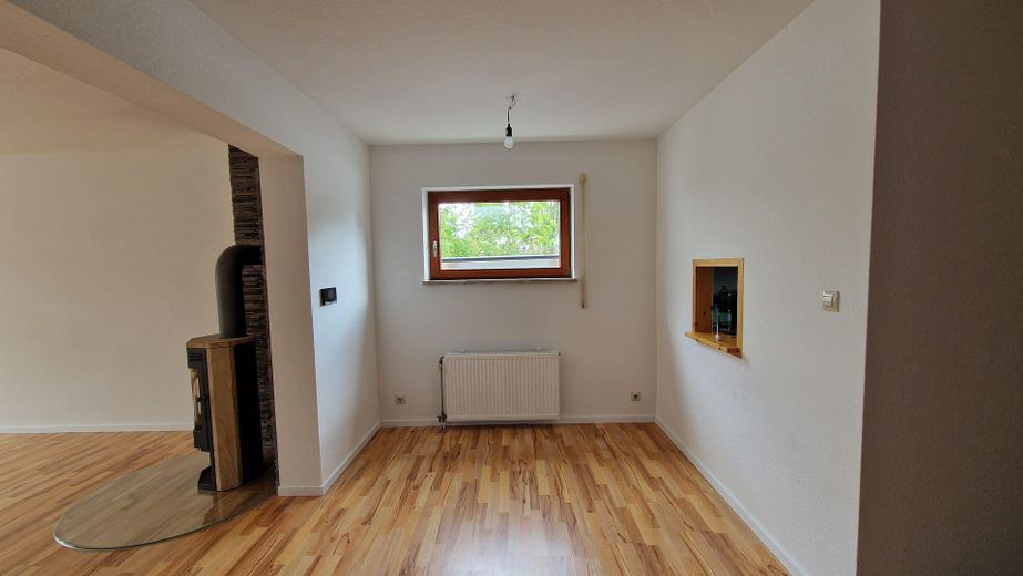 Casa a schiera di testa con camino e moderno impianto di riscaldamento ibrido a gas a Berlino-Rudow – Esszimmer