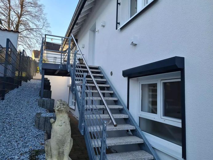 Traumhaus mit Einliegerwohnung in Saabrücken, Pool, Sauna, Klima .... – Eingang zum Haupthaus