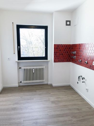 Hell, sonnig, ruhig und zentral - 2-Zimmer Wohnung im Herzen von Gröbenzell – Küche