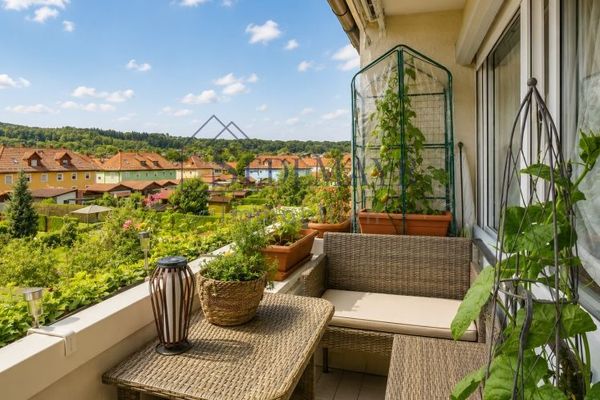 Verkauf: Attraktive Eigentumswohnung mit Balkon und schöner Aussicht über Peißenberg!
