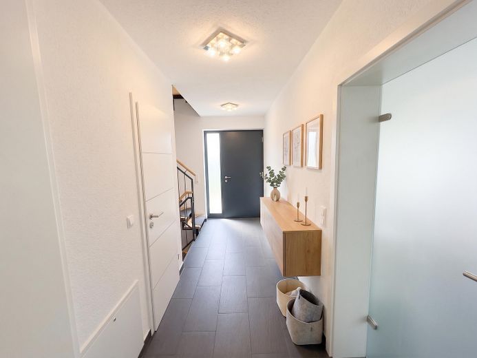 Gelegenheit: Pflegeleichte Terrasse 190 m² Raumwunder mit Sauna & Homeoffice Möglichkeit – Foto 4