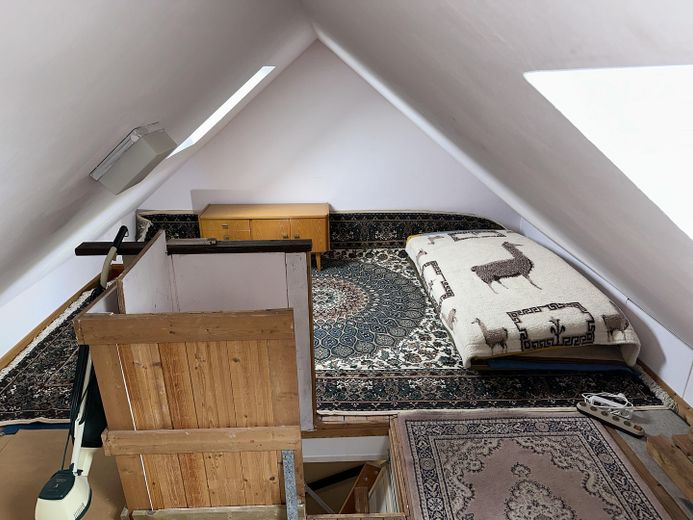 Großzügiges Reihenmittelhaus mit Kaminoption, Garage, Keller & Glasfaser in Kiel-Russee – Spitzboden