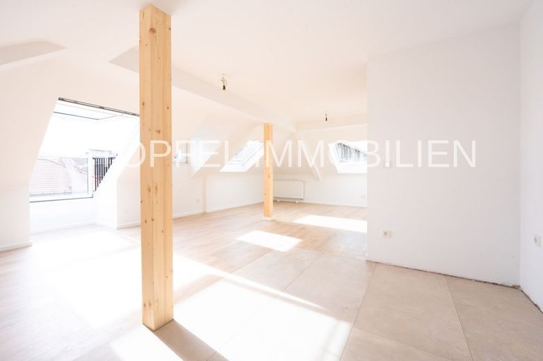 Stylische Dachgeschosswohnung mit City-Flair in Bielefeld Mitte – Wohnbereich