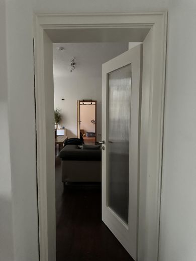 Loft ähnliche 5-Zi Wohnung perfekt für WG geeignet – Blick ins WZ
