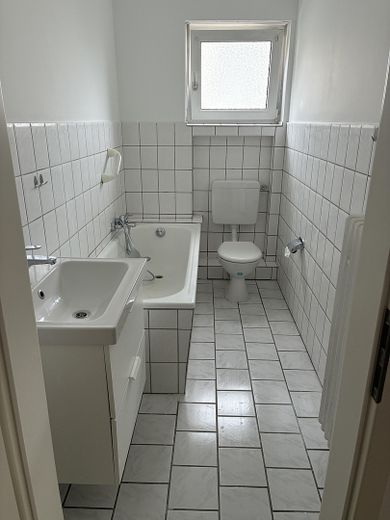 Schöne, renovierte 2 Zimmer- Wohnung mit Balkon – Foto 13